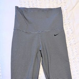 Nike crop leggings